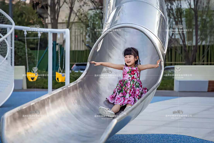 如何選擇幼兒園戶外滑梯